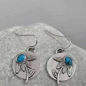 Beautiful silver turquoise flower earrings